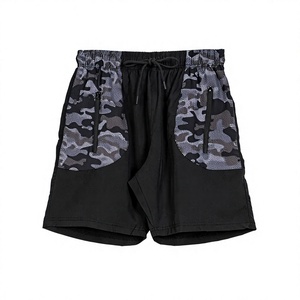 Pantalones Cortos Deportivos para Hombre con Paneles de Camuflaje, Ligeros, Transpirables, para Gimnasio, Correr y Entrenamiento, con Bolsillos con Cremallera y Cordón Elástico - Product Image 1