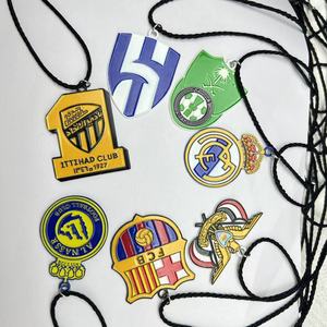Collier pendentif logo de club de football, porte-clés métallique portable, accessoire cadeau pour les fans - Product Image 1