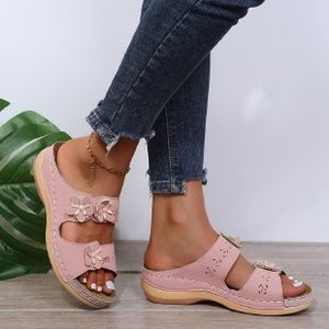 Sandalias de cuña para mujer de talla grande, estilo retro con flores, para exteriores, casuales, tipo chancla. - Product Image 4
