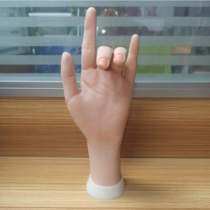 Silikon esnek simülasyon el modeli yerleştirilebilir tırnak ipuçları oje jel uygulama aracı ekran standı yanlış el kauçuk modeli - Product Image 5
