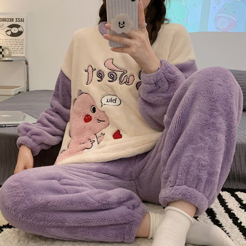 Pijamas de dinosaurios para adultos: diversión y franela para todas