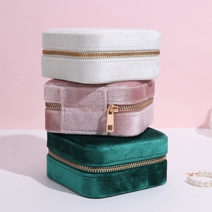 Boîte de rangement pour bijoux EVERWIN Empaques, en velours, avec miroir et fermeture pour boucles d'oreilles, bagues, bracelets. - Product Image 4