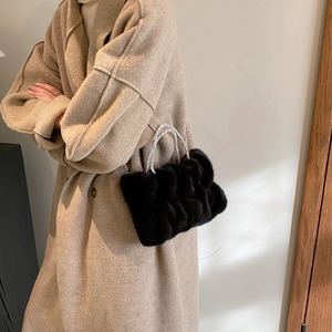 Taladro de mano Bolso esponjoso de invierno Nueva cadena de moda Bolso de hombro plisado oblicuo - Product Image 2