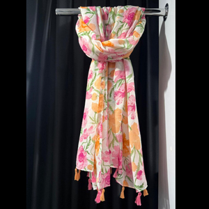 Écharpe à franges florale Spring Garden, toucher doux en coton, châle léger - Product Image 3