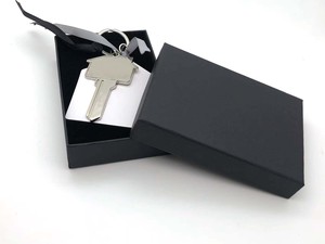Porte-clés personnalisé en métal gravé en forme de maison, cadeau promotionnel immobiliaire, souvenir, vente en gros, fabricant OEM - Product Image 4