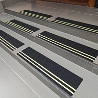 Doppelstreifen-Leuchtstreifen mit Rutschfestigkeit, Hoher Reibungswiderstand, Wasserdicht, Acryl-Klebstoff, Vorgeschnitten, Einfache Installation für den Außenbereich