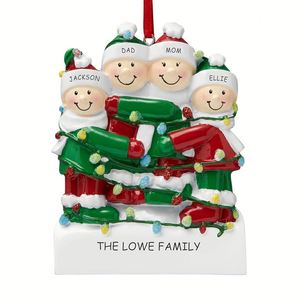 Décorations de Noël personnalisées en résine 2025 avec nom et année, décorations suspendues pour arbre de Noël, textes de noms de famille, cadeaux pour famille de 2 à 8 personnes - Product Image 1