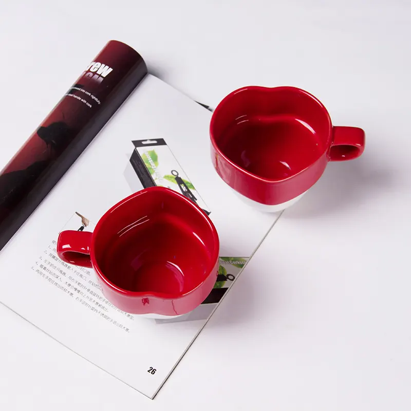 Barware sırlı seramik istiflenebilir kahve bardak kırmızı ve beyaz aşk kalp şekli porselen 450ml kahve fincanları