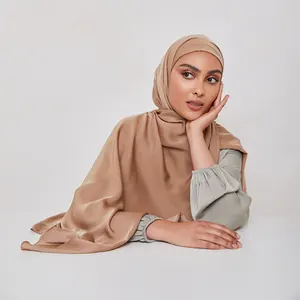 Лидер продаж 2022, высококачественный атласный Шелковый Хиджаб, блестящий Мусульманский Исламский Медина, атласный Шелковый шарф