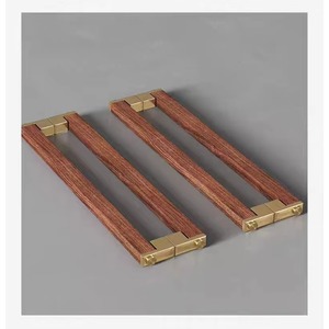 Poignée de porte carrée en laiton avec insert en bois de noyer naturel, poignée d'entrée robuste pour grandes portes d'entrée en bois - Product Image 4