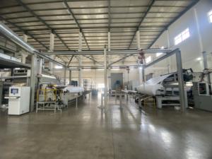 Línea de producción no tejida soplada en fusión Spunbond de alta calidad para tela de pañales, ropa de cama médica, trajes de PPE, cubiertas de zapatos - Product Image 4