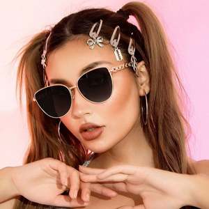 Lunettes de soleil œil de chat en métal à grande monture avec chaîne, style rétro, tendance 2022, personnalisables en gros pour femmes - Product Image 3