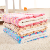 Tapis de lit d'hiver chaud imprimé de patte de luxe épaisseur doux corail polaire flanelle tapis de lit pour chiot chien chat