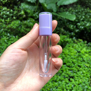 Vente bien: le 6ml tube de brillant à lèvres vide rond violet avec baguette de brillant à lèvres;logo imprimé est personnalisé - Product Image 1