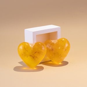 Cadeaux de la Saint-Valentin Savon au safran anti-âge en forme de cœur au lait de chèvre fait à la main pour femme - Product Image 5