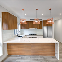 Ensemble d'armoires de cuisine en bois massif, finition grain de bois noyer naturel et chêne blanc, style Shaker