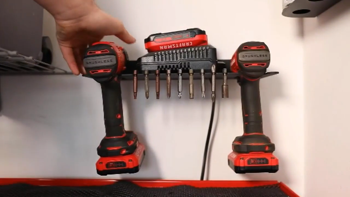 Organizer per utensili elettrici, ripiani per attrezzi con stazione di ricarica, rack per l'organizzazione del garage, supporto per trapano a batteria e ripiano per batteria, set da 2 pezzi da 4