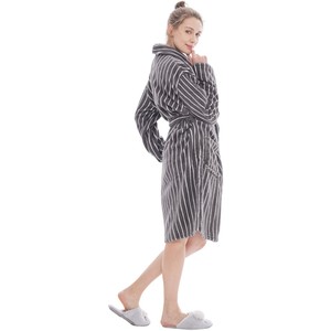 Usine Imprimé Peignoir De Luxe Femmes En Peluche Polaire Robe Confortable Chaud Hôtel Peignoir Fuzzy Femme Spa Robe Avec Poches - Product Image 4