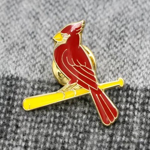 Pin Enamel Berlapis Emas Custom dengan Sablon Sutra dan Epoxy untuk Pakaian dengan Desain Fashion Modern, Dijual Murah - Product Image 5