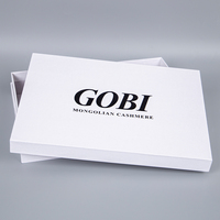 Boîtes d'expédition personnalisées en papier recyclable de qualité supérieure avec gaufrage et pelliculage mat, fermeture magnétique et ruban