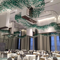 Lustre en verre personnalisé de luxe pour salle d'exposition, grand hall d'hôtel, décoration LED moderne en cristal sur mesure