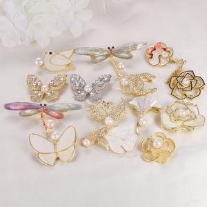 Zhuji <b>Jewelry's</b> Fashionable Women's Chest Flower Pin Freshwater Pearl Bow-Shaped Brooch Anti-Slip Silk Scarf Buckle <b>Butterfly</b> - Product Image 3