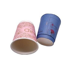 Gobelets en papier en édition limitée saisonnière de 12oz 16oz avec moka à la menthe poivrée et autres saveurs des fêtes - Product Image 1