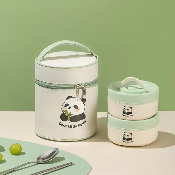 Lonchera verde: Dos pequeñas con una bolsa térmica