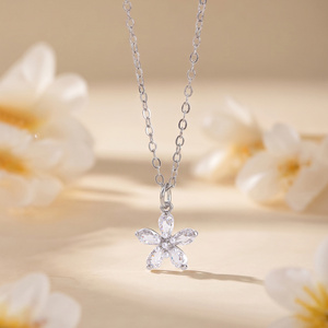 Collar <span class=keywords><strong>de</strong></span> flor <span class=keywords><strong>de</strong></span> cinco pétalos <span class=keywords><strong>de</strong></span> circonia, diseño <span class=keywords><strong>de</strong></span> estambre <span class=keywords><strong>de</strong></span> perla artificial, elegante cadena <span class=keywords><strong>de</strong></span> clavícula para mujer, joyería para boda y regalo - Product Image 5