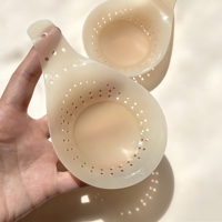 Cache-tétons en silicone réutilisables, respirants, avec trous, sans colle, adhésifs au centre, pour femmes à petite poitrine
