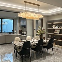 Suspension LED linéaire de luxe haut de gamme en acier inoxydable et albâtre, finition dorée, installation facile, angle de faisceau 360°, garantie 2 ans