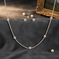 Parure de bijoux scintillante pour étudiants, avec trois colliers ronds en zircon coloré, idéale pour la Saint-Valentin