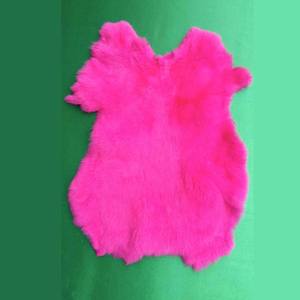 Texture soyeuse et lisse Teinture <span class=keywords><strong>de</strong></span> <span class=keywords><strong>peau</strong></span> <span class=keywords><strong>de</strong></span> <span class=keywords><strong>lapin</strong></span> véritable Peaux/peaux <span class=keywords><strong>de</strong></span> couleur unique personnalisées - Product Image 2