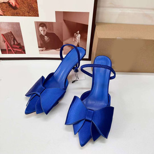 Chaussures à talons hauts pour femmes 2025, nouveau modèle, style féerique sexy, à bout pointu, à talon fin, à découpe basse, avec motif flocon de neige - Product Image 5