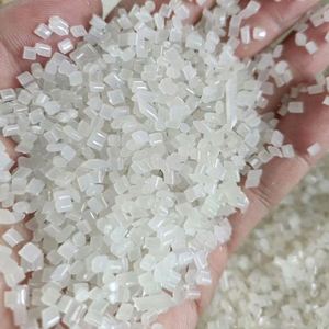 Flocons de PET recyclé / Déchets de bouteilles en PET / Granulés de PET couleur naturelle Marque LOTTE Qualité moulage Modèle J-560M - Product Image 4