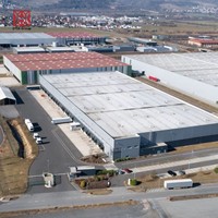 Structure en acier à grande portée ZTSS pour usine, conçue avec un portique pour les systèmes de manutention de marchandises en vrac
