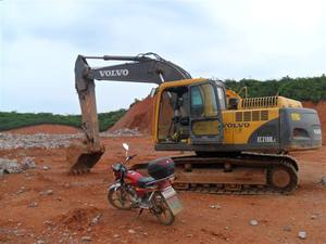 Machine de construction utilisée de Volvo EC210 pelle excavatrice de terrassement de pompe hydraulique de 21 tonnes à vendre - Product Image 3