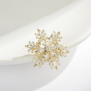 Snowflake Brooch Zinc Alloy Claw Setting Double Gold Silver Gold Unisex Fashion Accessory Lapel Pin Gift - Product Image 4