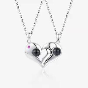 Collana con Proiezione OEM con 100 Lingue di "Ti Amo" in Foto e Testo, Ciondolo Personalizzato, Regalo per Natale e San Valentino - Product Image 6
