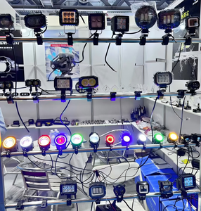 <span class=keywords><strong>Phare</strong></span> avant de moto à LED <span class=keywords><strong>Petit</strong></span> projecteur carré et <span class=keywords><strong>rond</strong></span> à LED Lampe de travail pour moto - Product Image 6