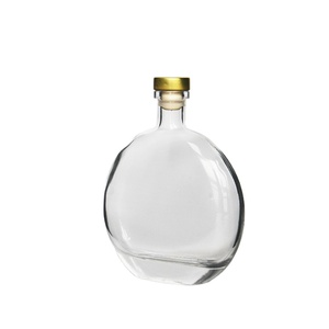 Nueva Botella de Licor de Vidrio Plana y Redonda con Tapa de Corcho Dorada para <span class=keywords><strong>Vodka</strong></span> - Product Image 1