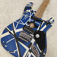 Guitare professionnelle bleue et rouge avec corps en tilleul rayé, manche en érable, touche en palissandre, micros H, et tremolo double verrouillable