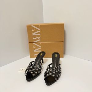 ZA2026 Nouveauté Printemps-Été Mules à <span class=keywords><strong>talon</strong></span> aiguille, bout pointu, à enfiler, ornées de strass dorés brillants, laminées, de haute qualité - Product Image 4