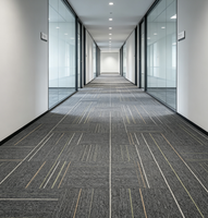 Dalles de moquette carrées de couleur personnalisée 50x50, avec support non-tissé, en nylon, résistantes aux taches, insonorisantes, pour bureaux et sols commerciaux
