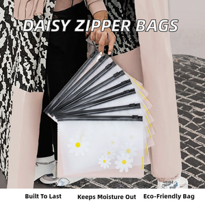 ถุงซิปใสลายดอกเดซี่เล็กๆ ผลิตจากพลาสติก PE แบบโปร่งแสง ป้องกันความชื้น ใช้เก็บของ เช่น ยางมัดผม ปากกา  รีไซเคิลได้ ใช้สำหรับบรรจุภัณฑ์ ขนาดเล็ก - Product Image 2