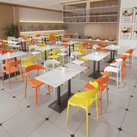 Ensemble de table et chaises de salle à manger de style minimaliste moderne, chaise en plastique empilable durable pour cantine scolaire, café
