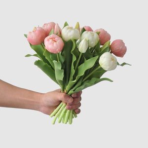 Ramo de Tulipanes Artificiales de Goma Suave, 5 Cabezas, Corto, Multicapa, Estilo de Alta Gama, Decoración de Escritorio - Product Image 1