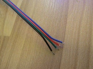 Câble isolé en PVC 4 broches 22AWG Câble RGB pour bande lumineuse LED RGB 5050 3528 Câble d'extension 4 broches pour connexion d'éclairage LED - Product Image 2