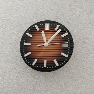 Parti di Modifica per Orologi Quadrante di Ricambio Diametro 30,5mm con Indicatori Luminosi Verdi per Movimenti NH35/NH36 Strumenti per Orologiai - Product Image 1