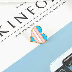 Broche de Corazón Arcoíris <span class=keywords><strong>LGBT</strong></span> Pride, Pin de Esmalte Colorido con Ícono, para Mochila, Ropa, Solapa, Insignia de Amante, Joyería de Regalo para Amigos - Product Image 3